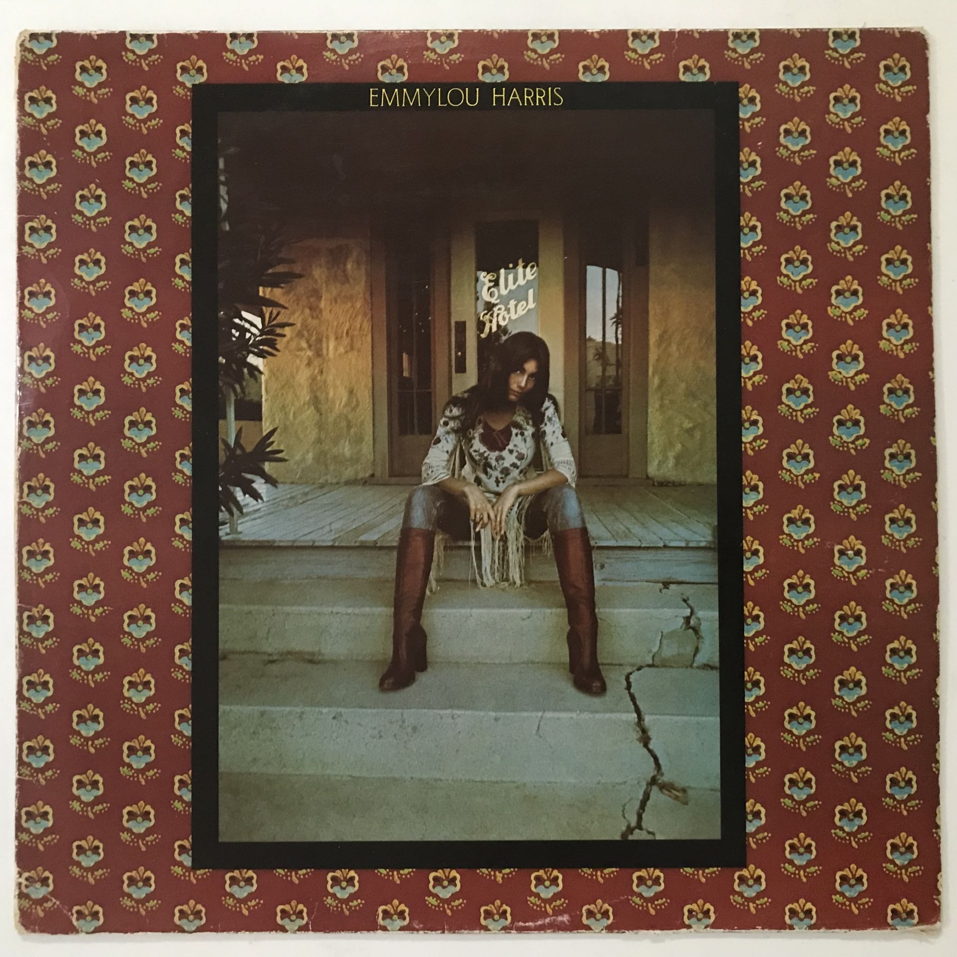Emmylou Harris – Elite Hotel