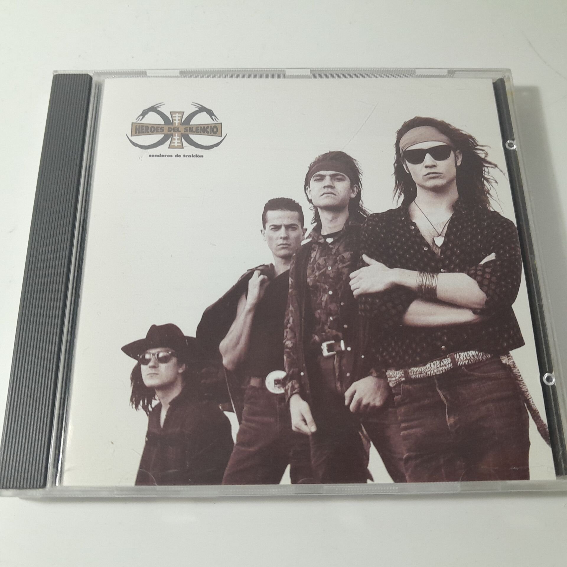 Héroes Del Silencio – Senderos De Traición