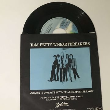 Tom Petty And The Heartbreakers – A Woman In Love (It's Not Me)