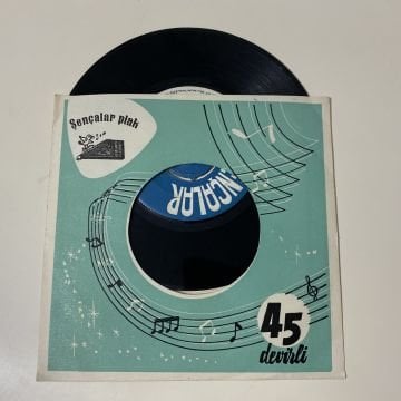 Behiye Aksoy – Ağla Gitar / Bir Ateşim Yanarım