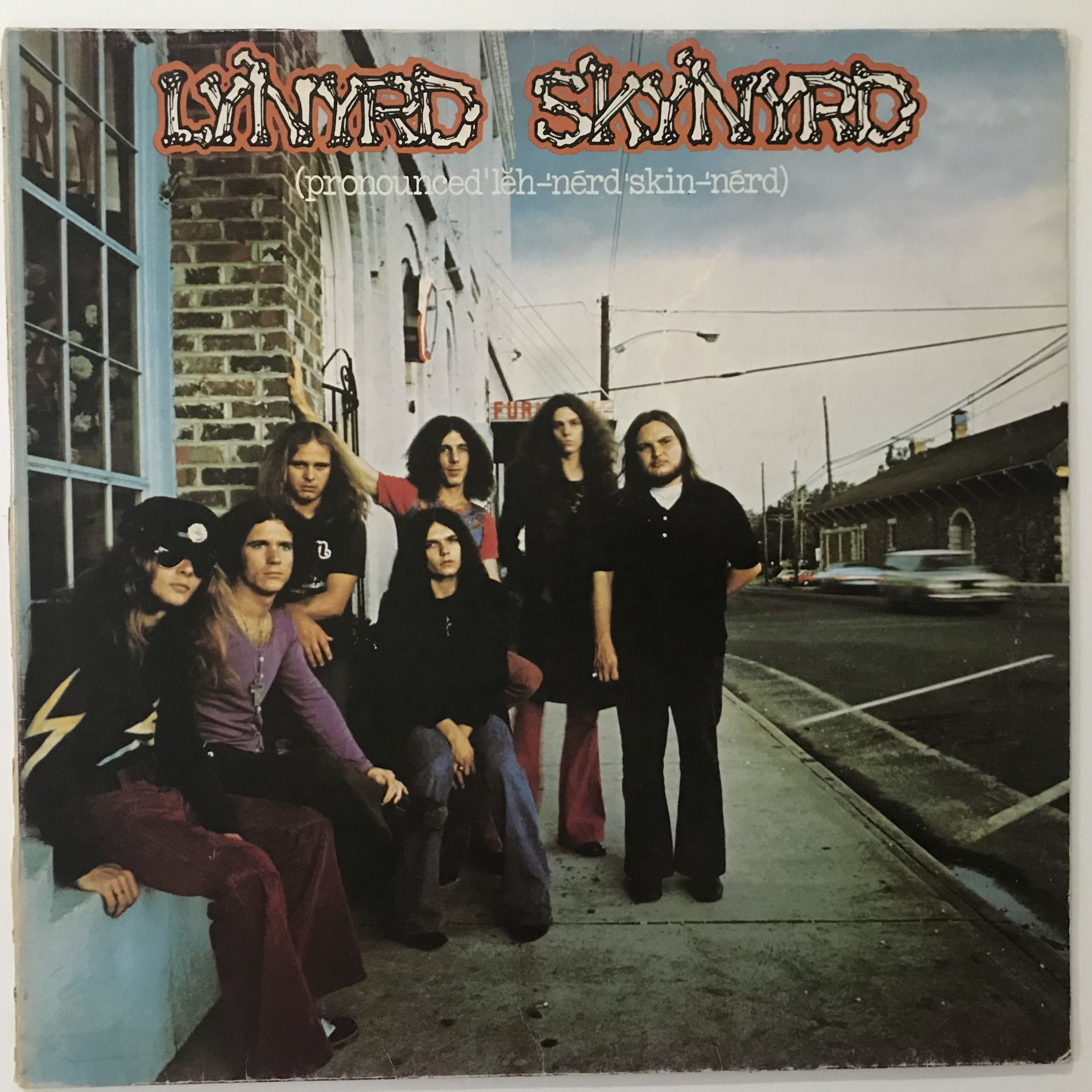 Lynyrd Skynyrd – (Pronounced 'Lĕh-'nérd 'Skin-'nérd)
