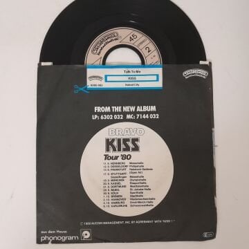 Kiss – Talk To Me