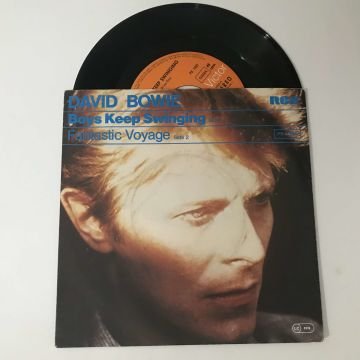 David Bowie – Boys Keep Swinging