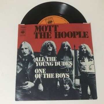 Mott The Hoople – All The Young Dudes