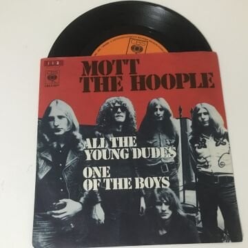 Mott The Hoople – All The Young Dudes