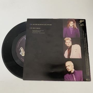 Dead Or Alive – You Spin Me Round (Like A Record)