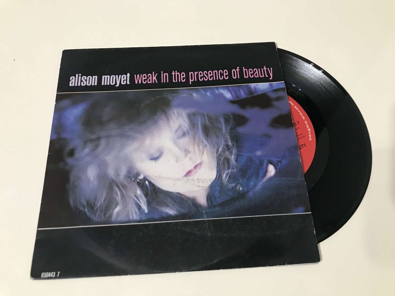 Alison Moyet – Weak In The Presence Of Beauty
