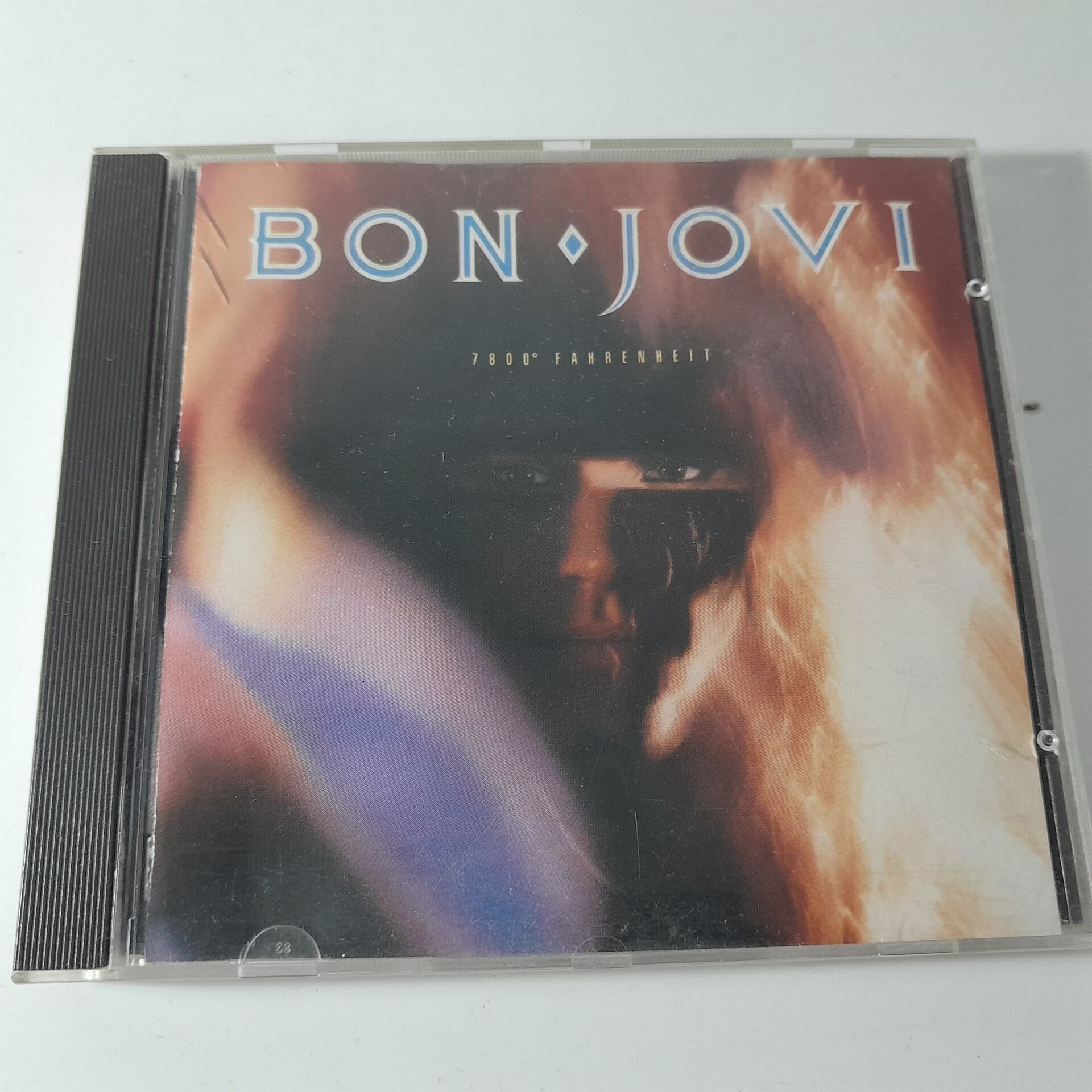 Bon Jovi – 7800° Fahrenheit
