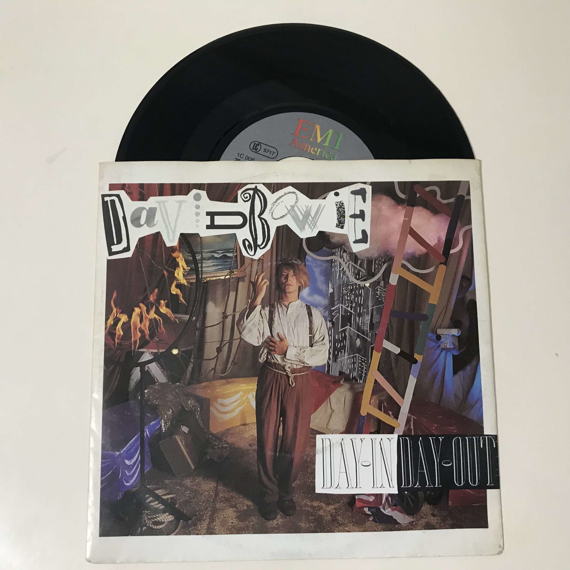 David Bowie – Day-In Day-Out