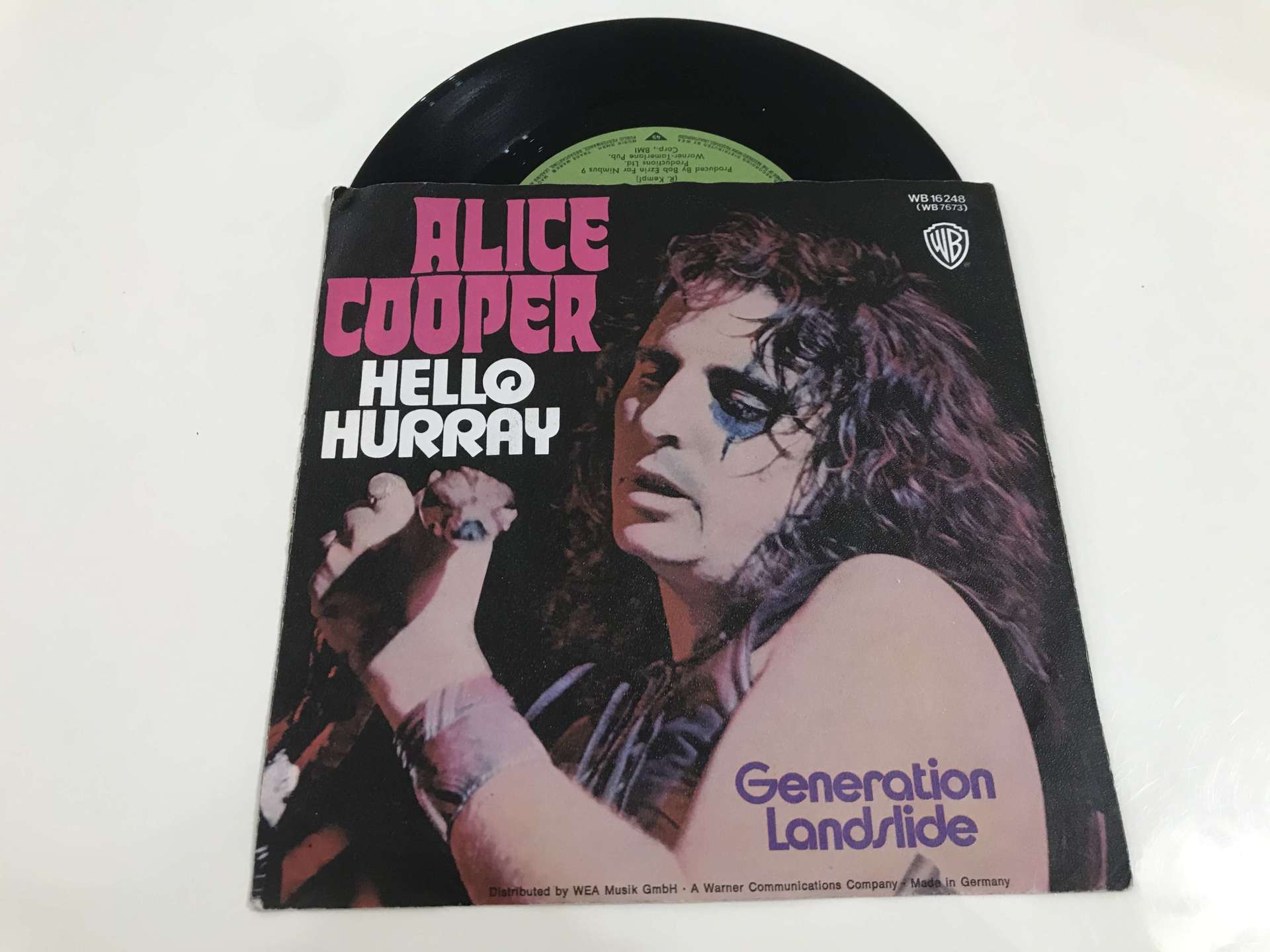 Alice Cooper – Hello Hurray
