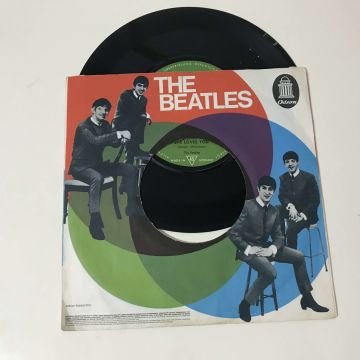 The Beatles – She Loves You