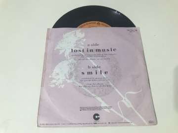 Sister Sledge – Lost In Music