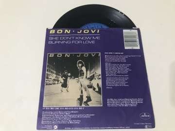 Bon Jovi – She Don't Know Me