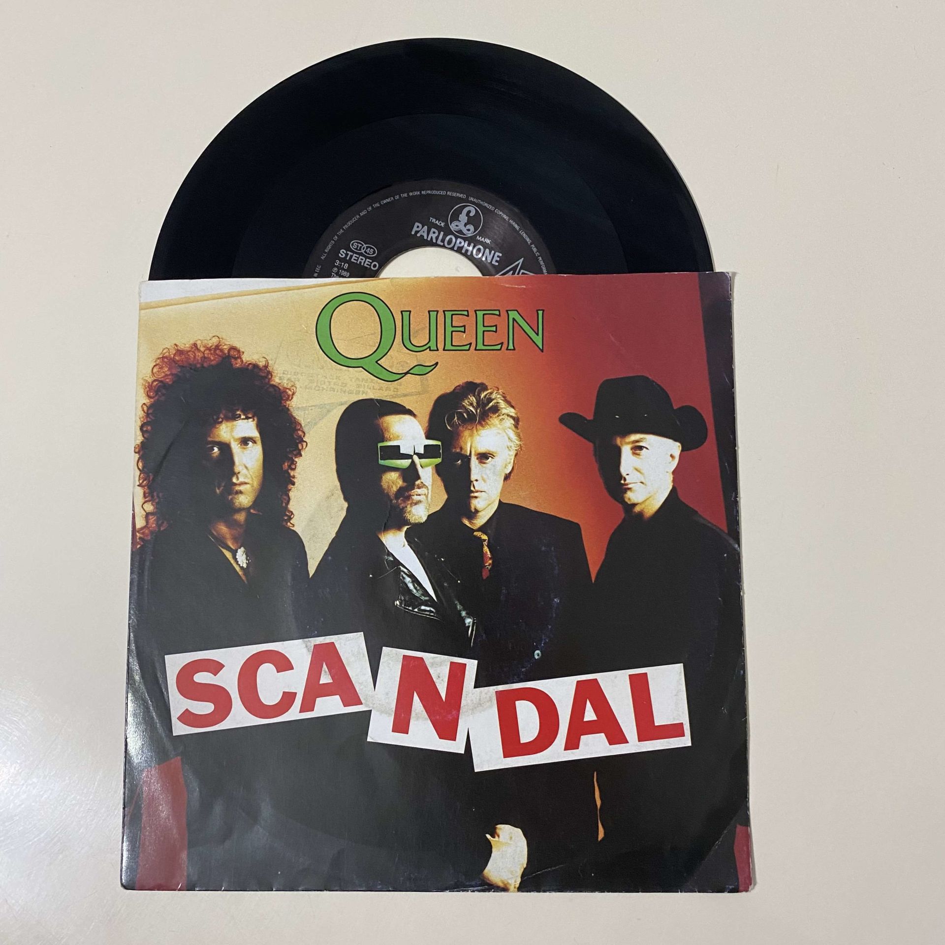 Queen – Scandal