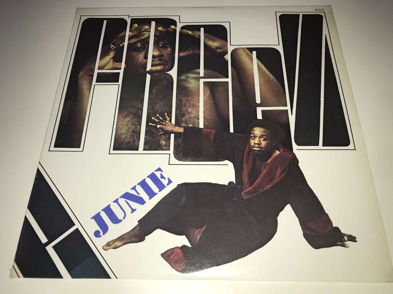 Junie ‎– Freeze