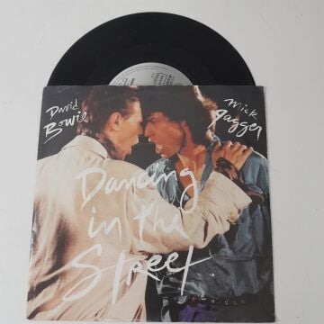 David Bowie And Mick Jagger – Dancing In The Street