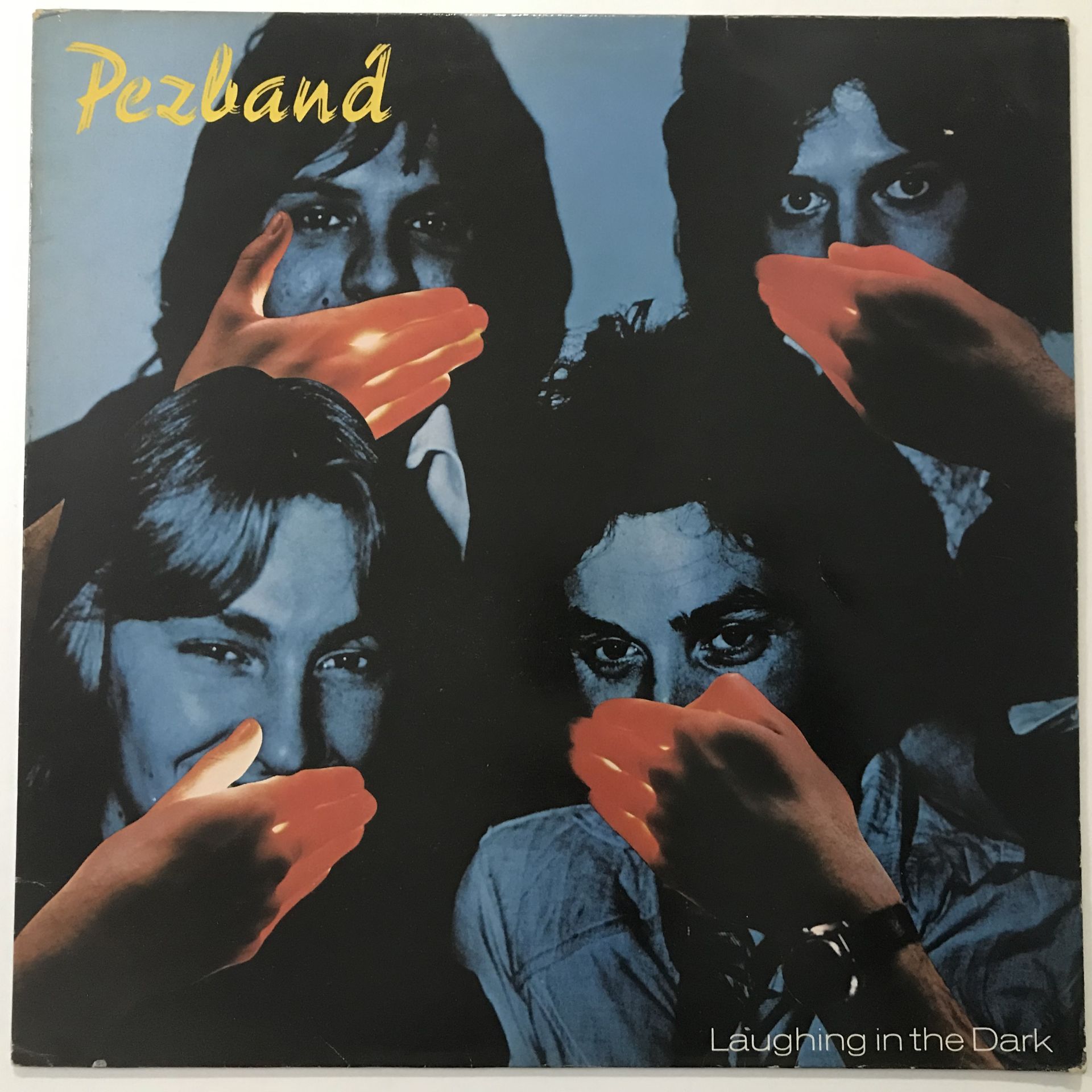 Pezband – Laughing In The Dark