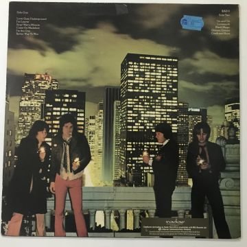 Pezband – Laughing In The Dark