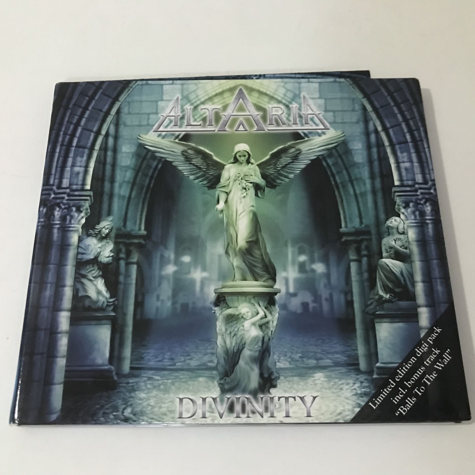 Altaria – Divinity