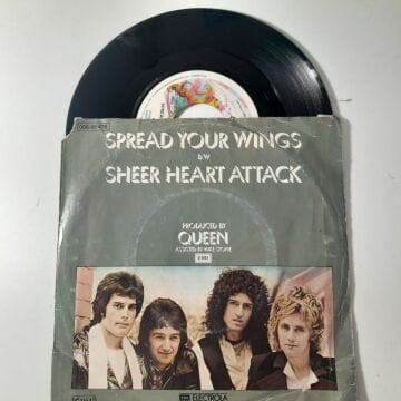 Queen – Spread Your Wings