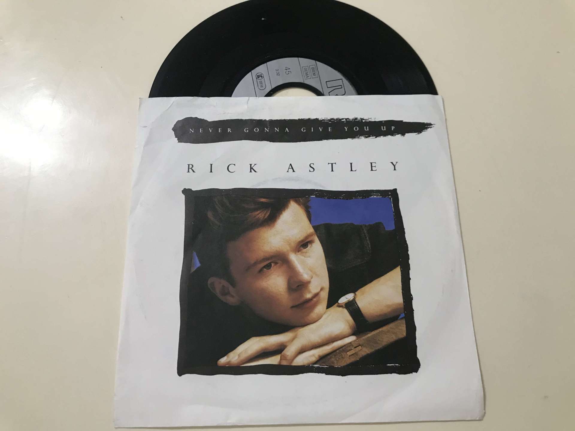Rick Astley – Never Gonna Give You Up
