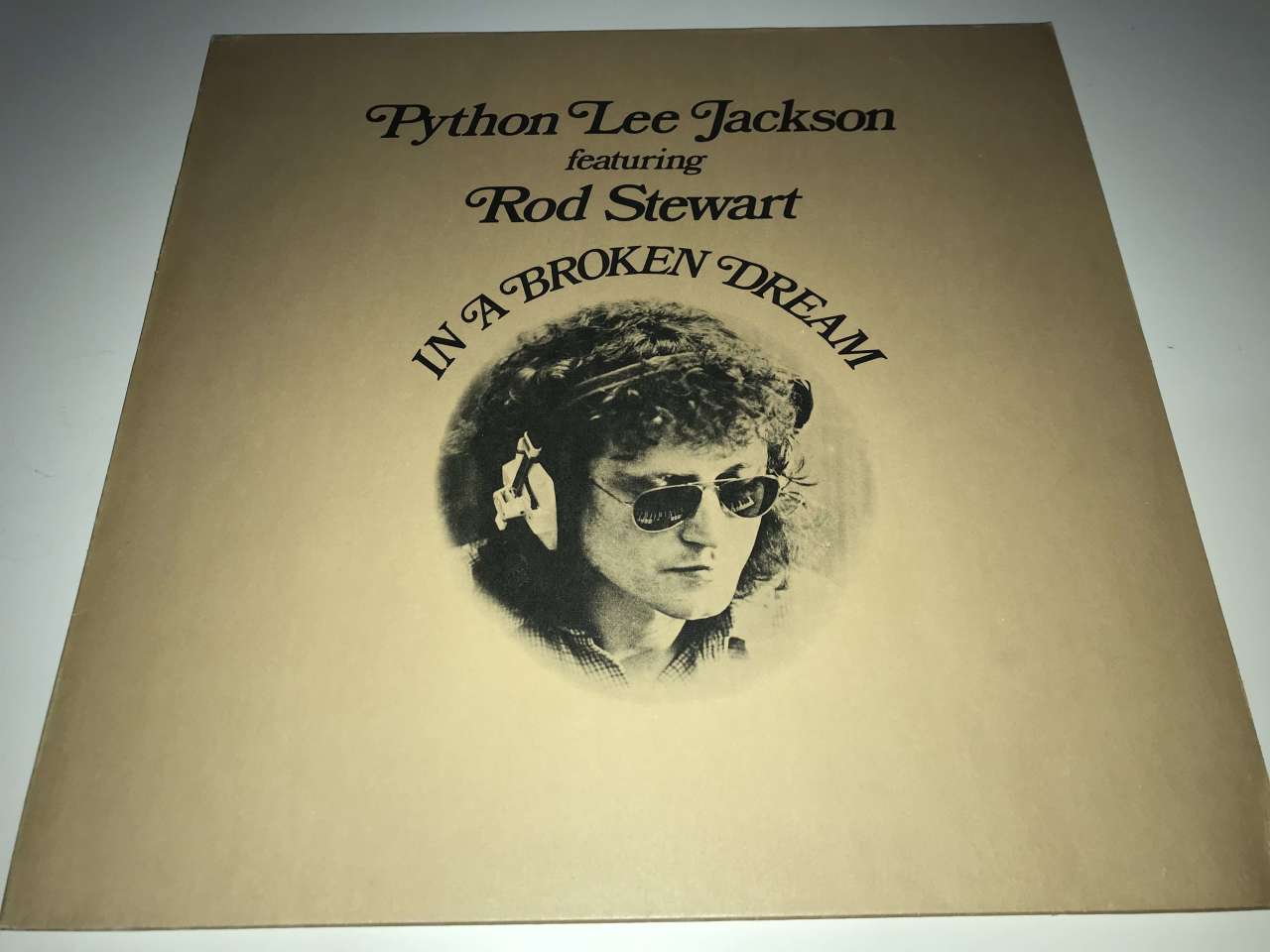 Python Lee Jackson Featuring Rod Stewart – In A Broken Dream