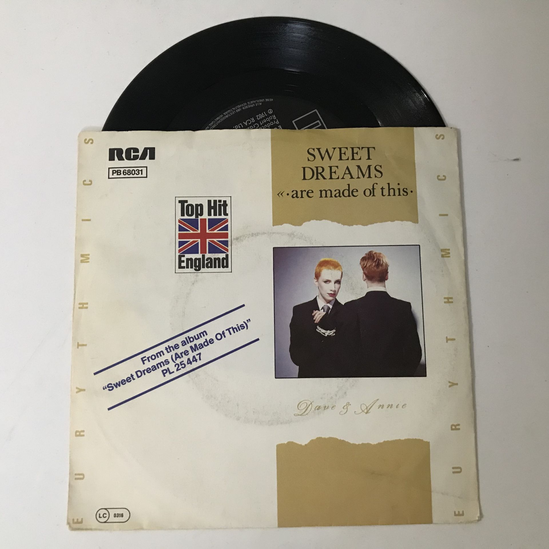 Eurythmics – Sweet Dreams (Are Made Of This)