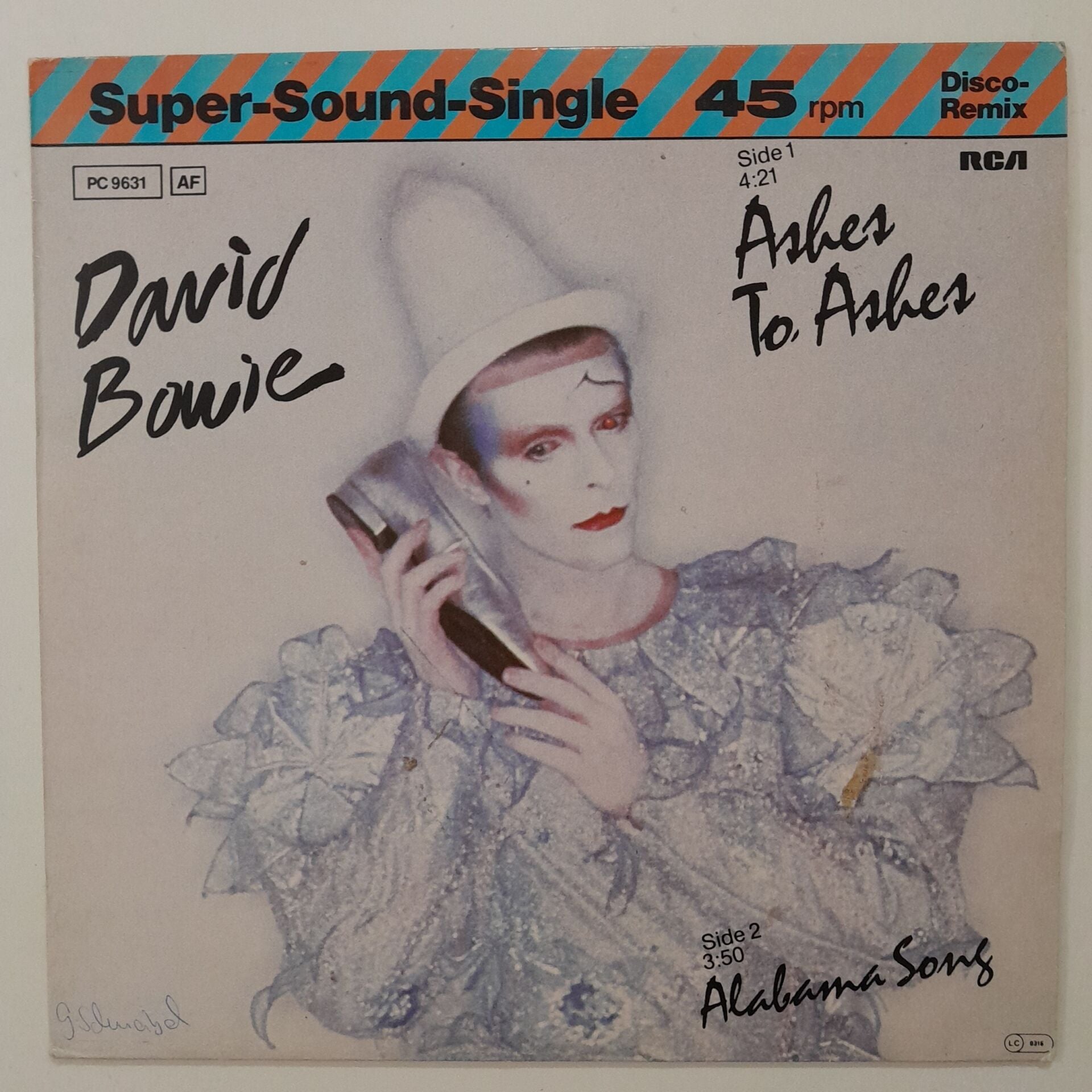 David Bowie – Ashes To Ashes