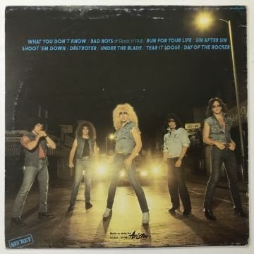 Twisted Sister – Under The Blade