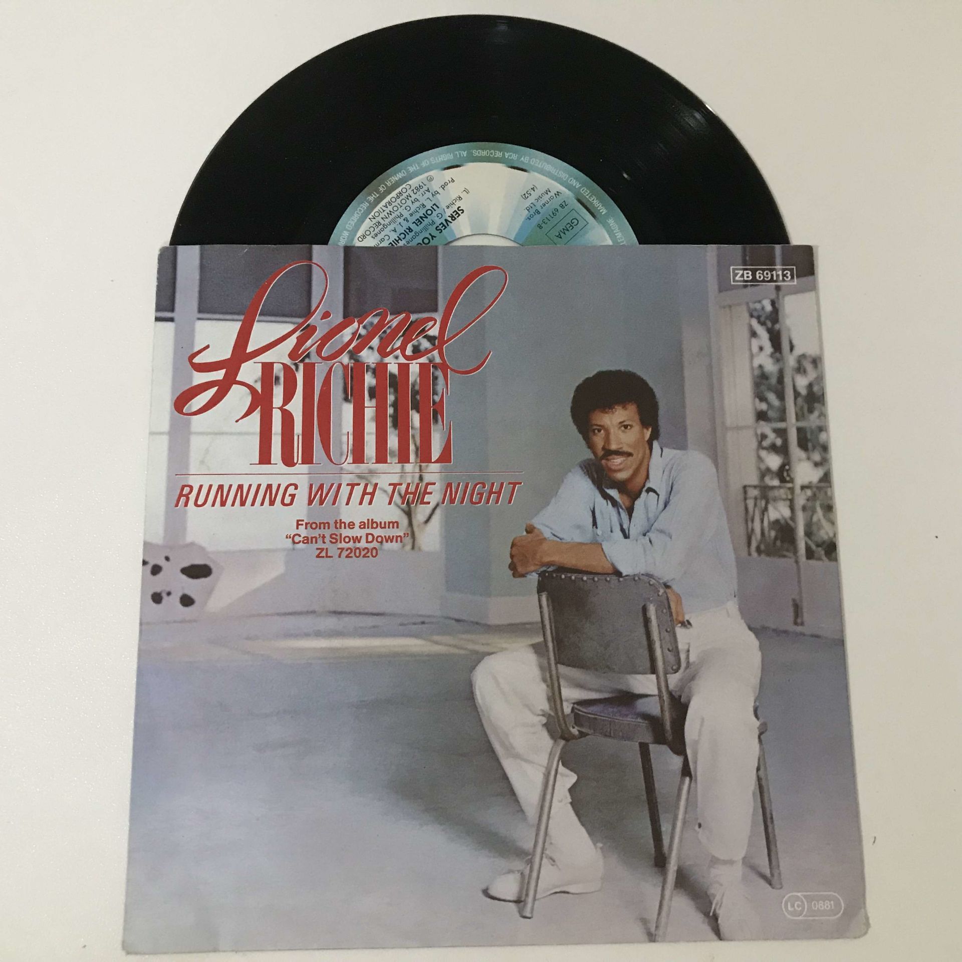 Lionel Richie – Running With The Night