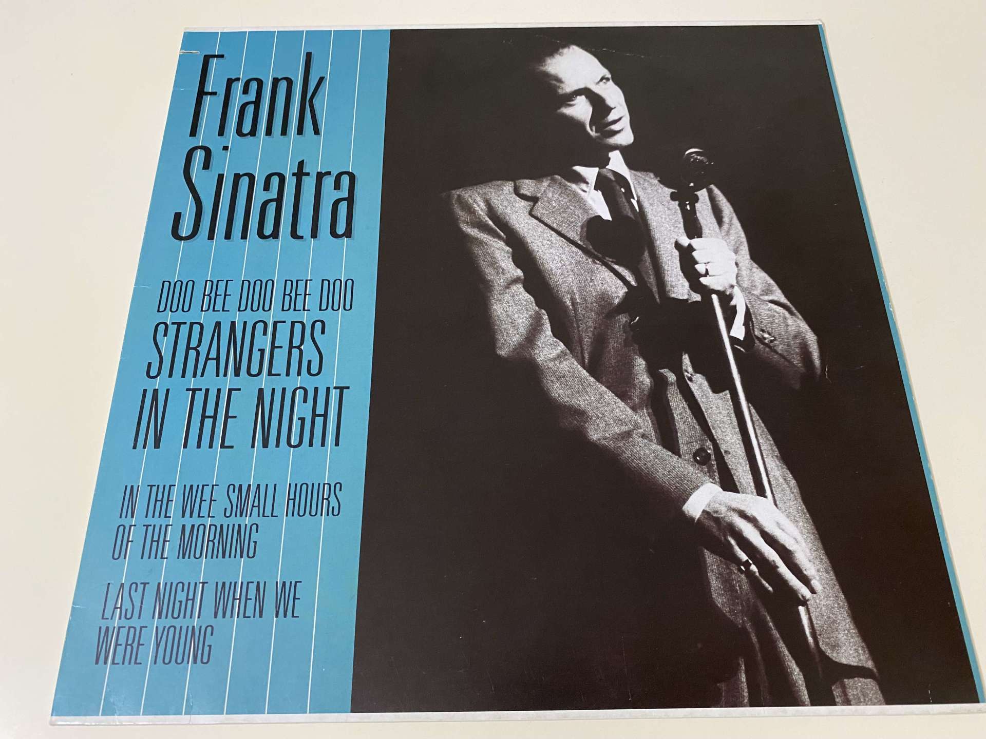 Frank Sinatra – Strangers In The Night