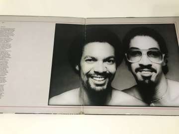 The Brothers Johnson – Light Up The Night