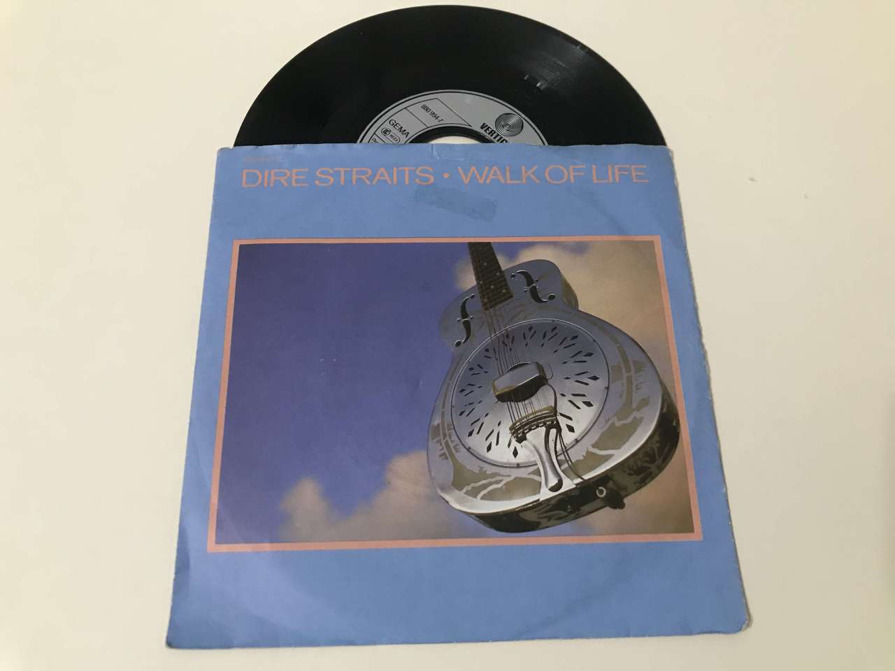Dire Straits – Walk Of Life