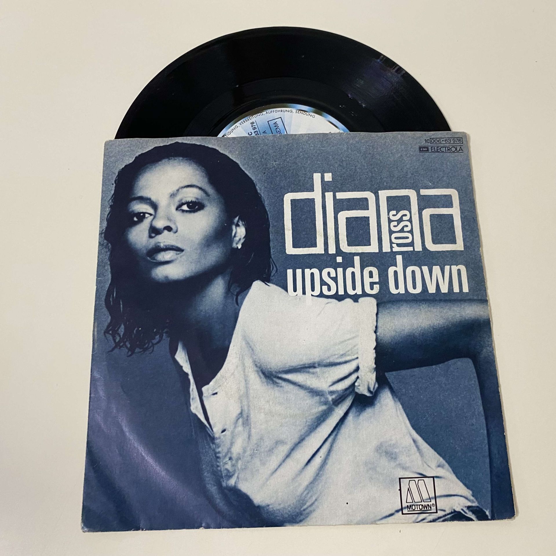 Diana Ross – Upside Down