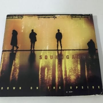 Soundgarden – Down On The Upside