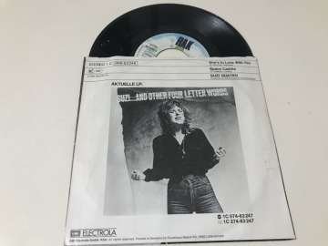 Suzi Quatro – She's In Love With You
