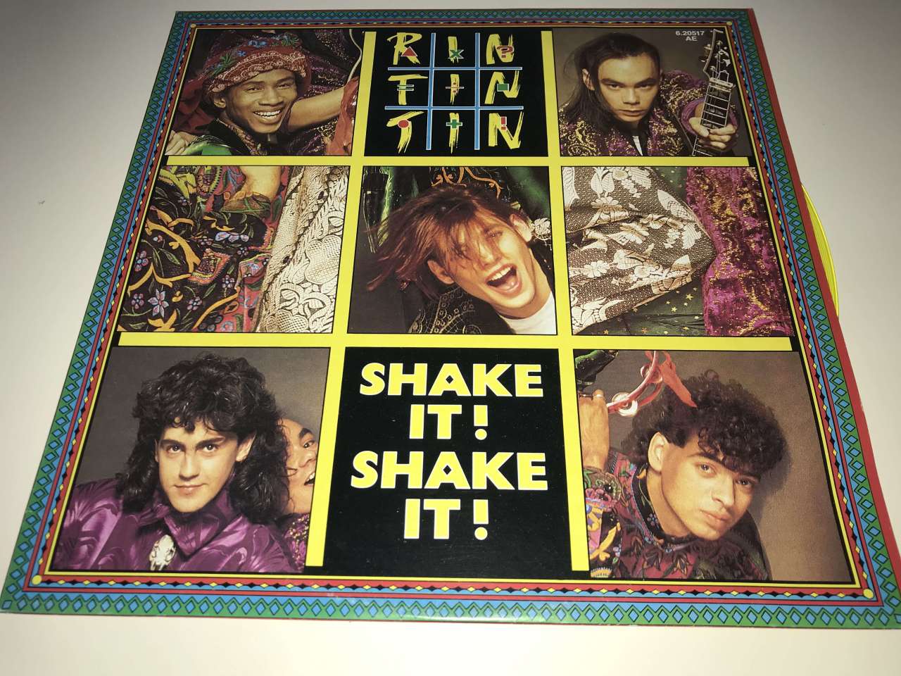 Rin Tin Tin ‎– Shake It! Shake It! (Şeffaf Sarı Renkli Plak)
