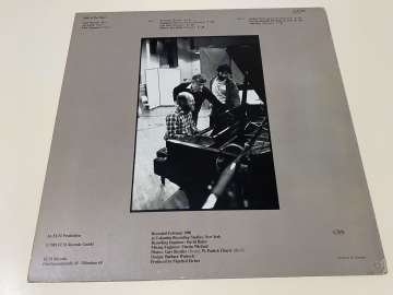Gary Peacock, Art Lande, Eliot Zigmund – Shift In The Wind