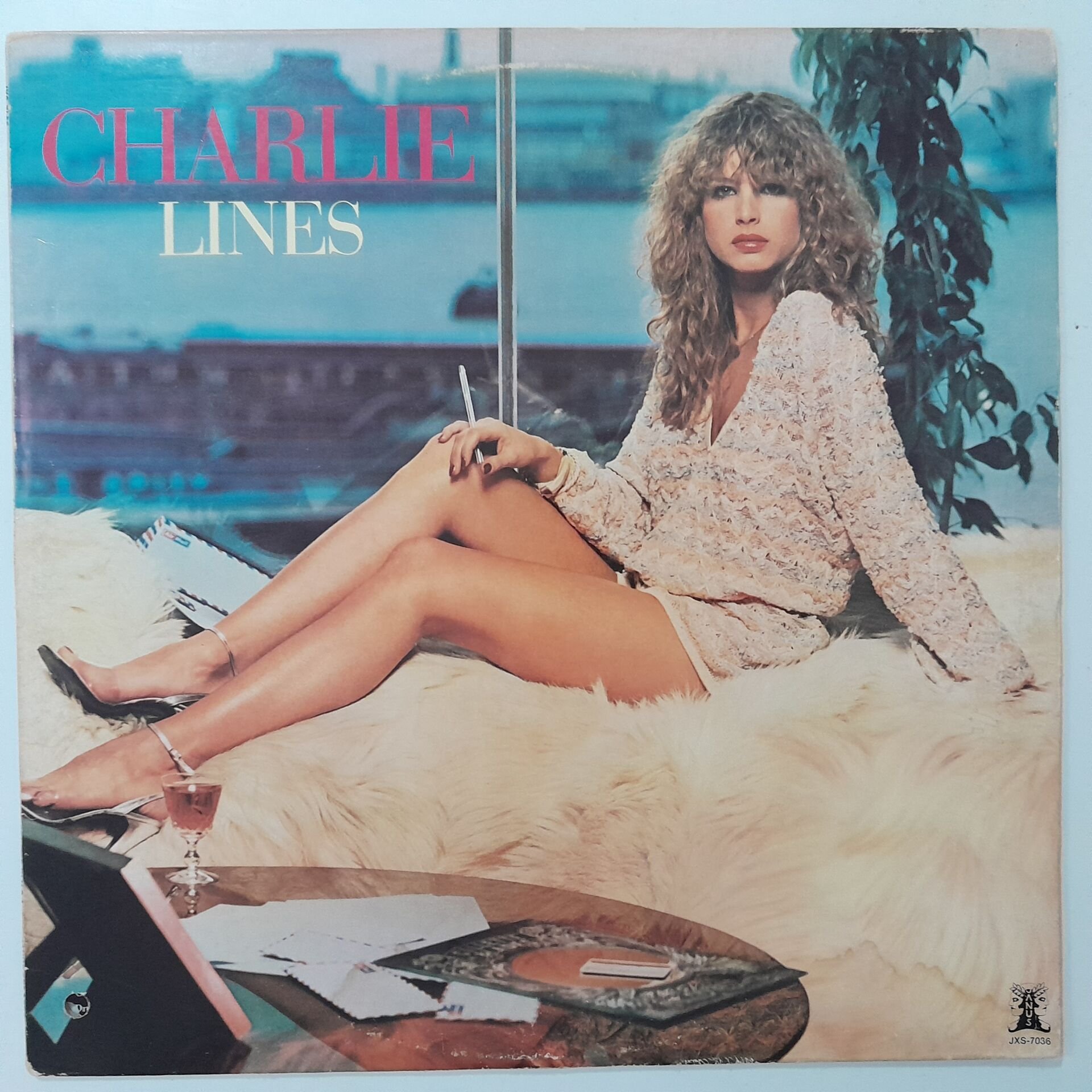 Charlie – Lines