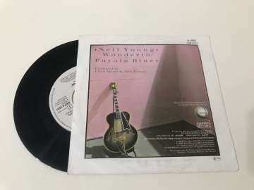Neil Young & The Shocking Pinks – Wonderin'