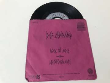 Def Leppard – Rock Of Ages