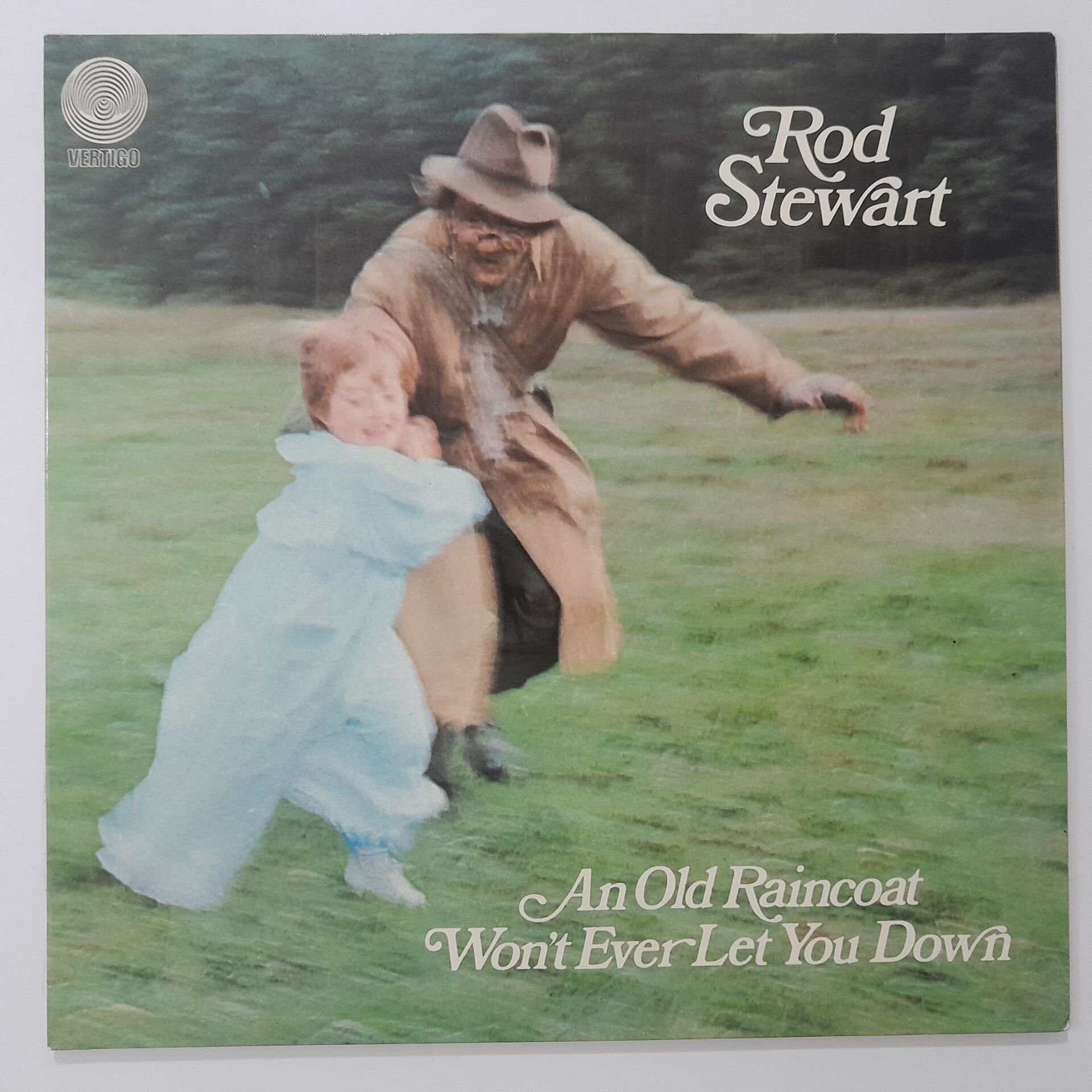 Rod Stewart – An Old Raincoat Won't Ever Let You Down