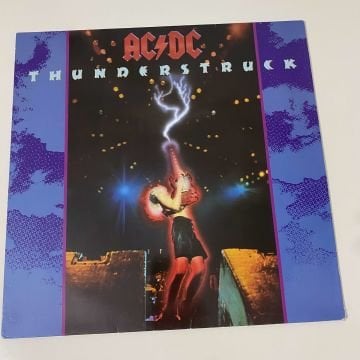 AC/DC – Thunderstruck