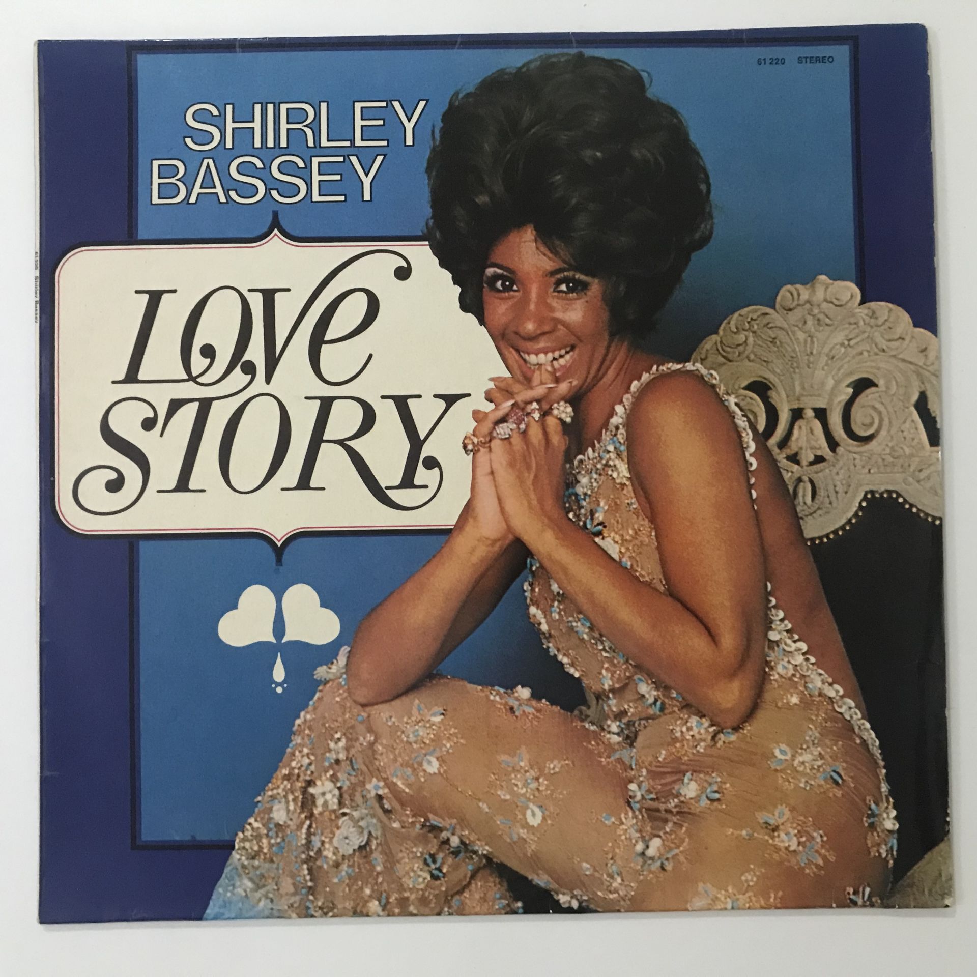 Shirley Bassey – Love Story