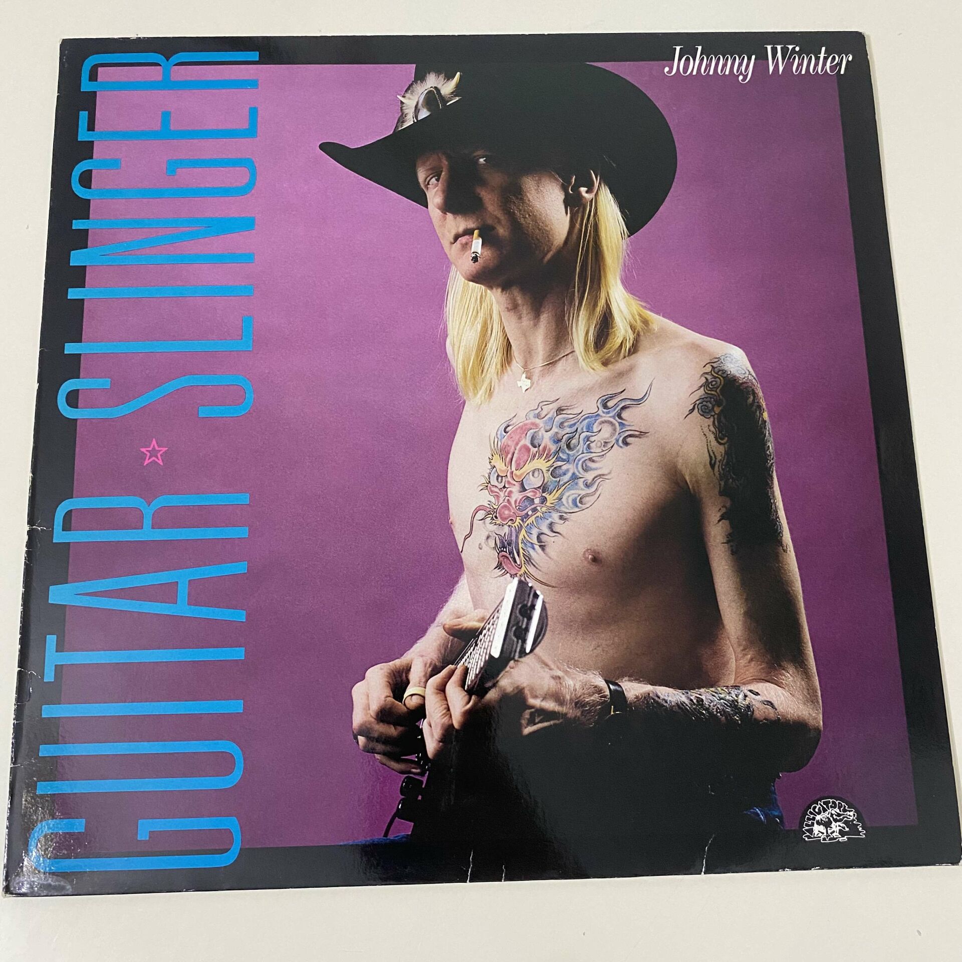 Johnny Winter – Guitar Slinger