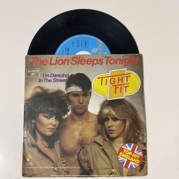 Tight Fit – The Lion Sleeps Tonight