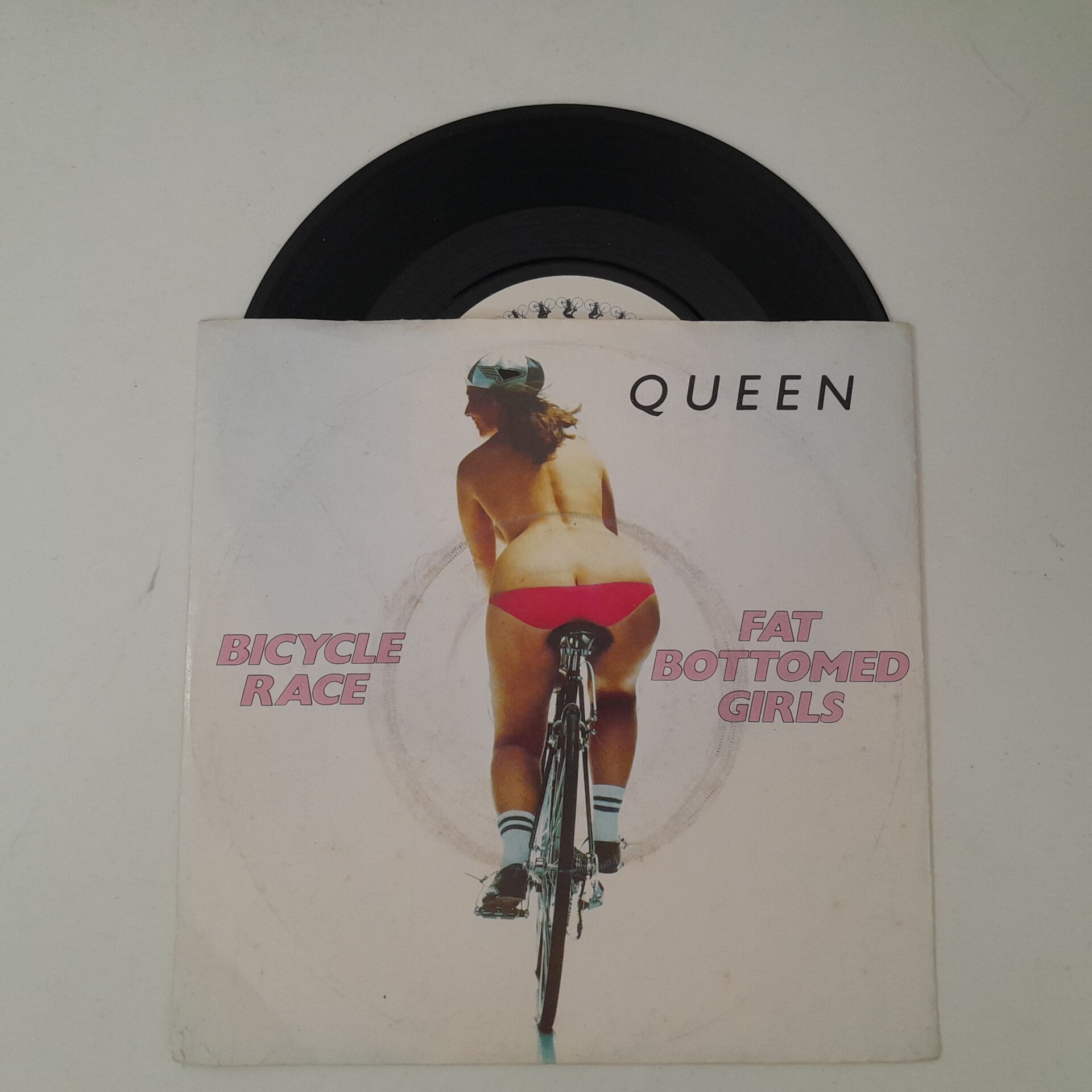 Queen – Bicycle Race / Fat Bottomed Girls