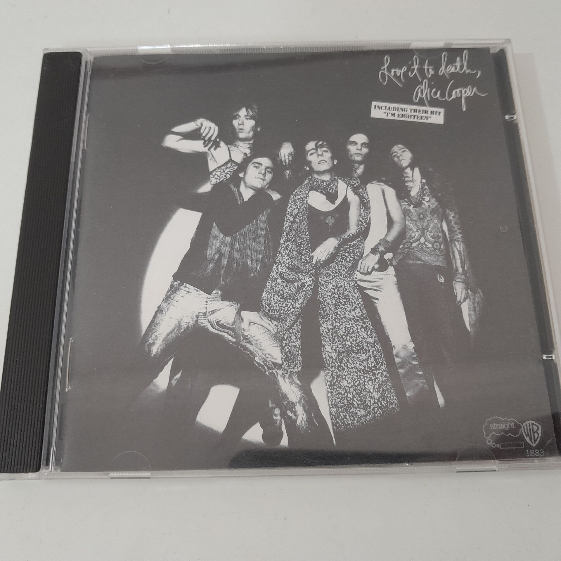 Alice Cooper – Love It To Death