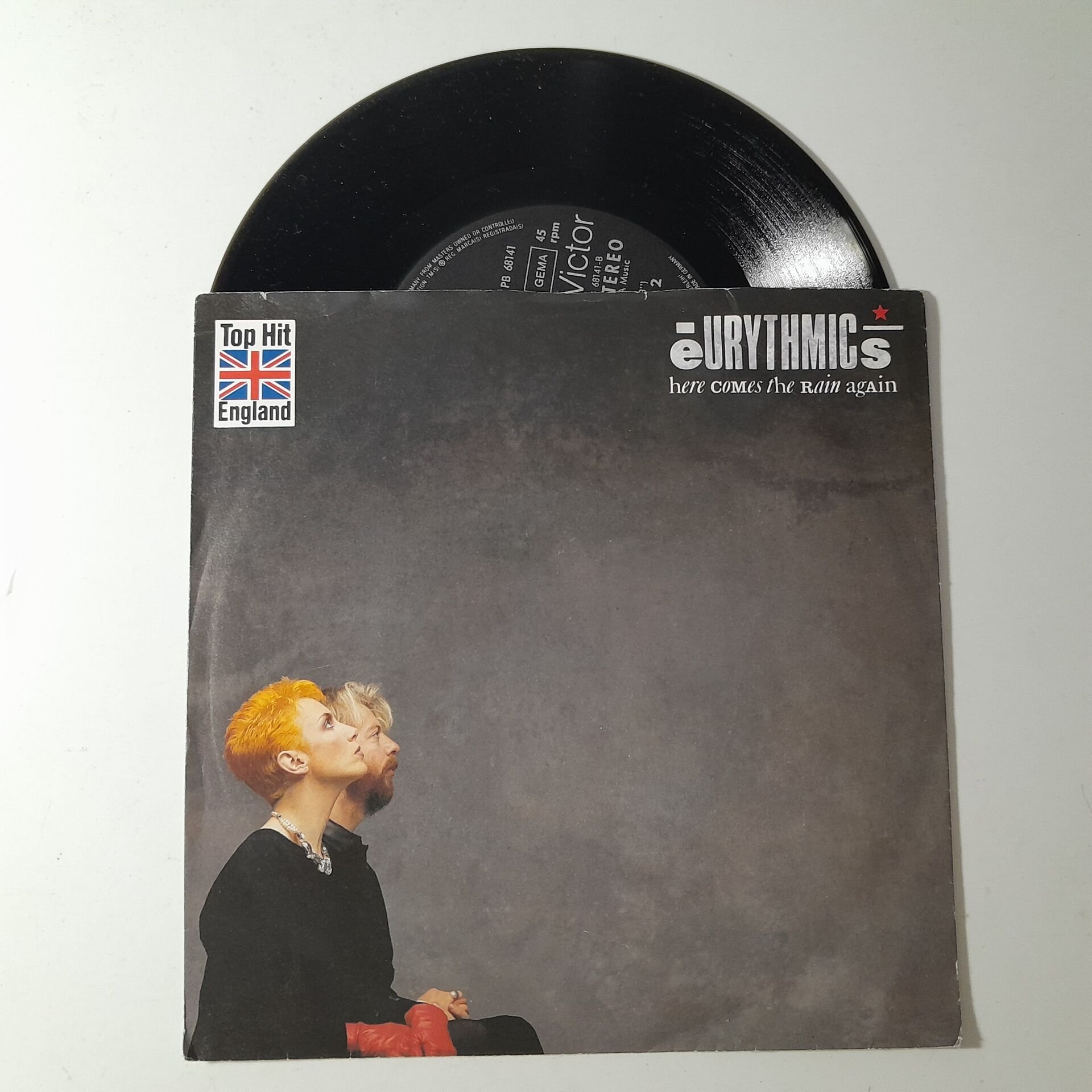 Eurythmics – Here Comes The Rain Again