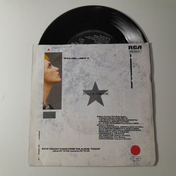 Eurythmics – Here Comes The Rain Again